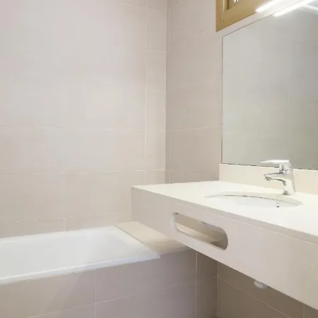 Appartement Uhc Acacias *